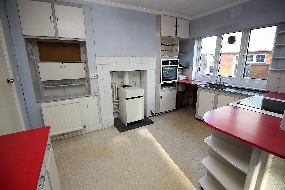 Oak Tree Road, Tilehurst, Reading